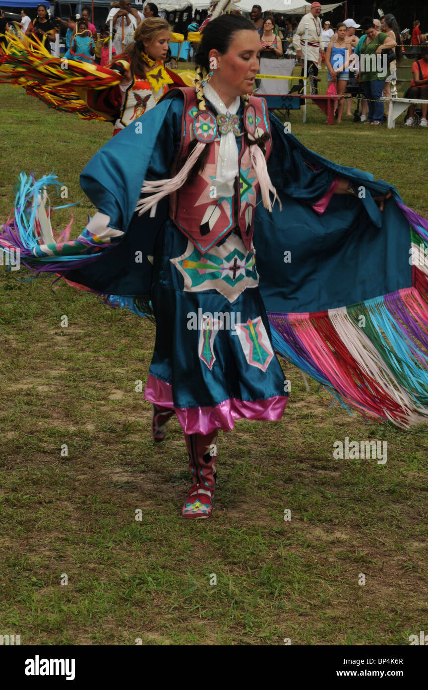 Eine indianische Frau vom Stamm Cherokee im Pow Wow in Waldorf, Maryland Stockfoto