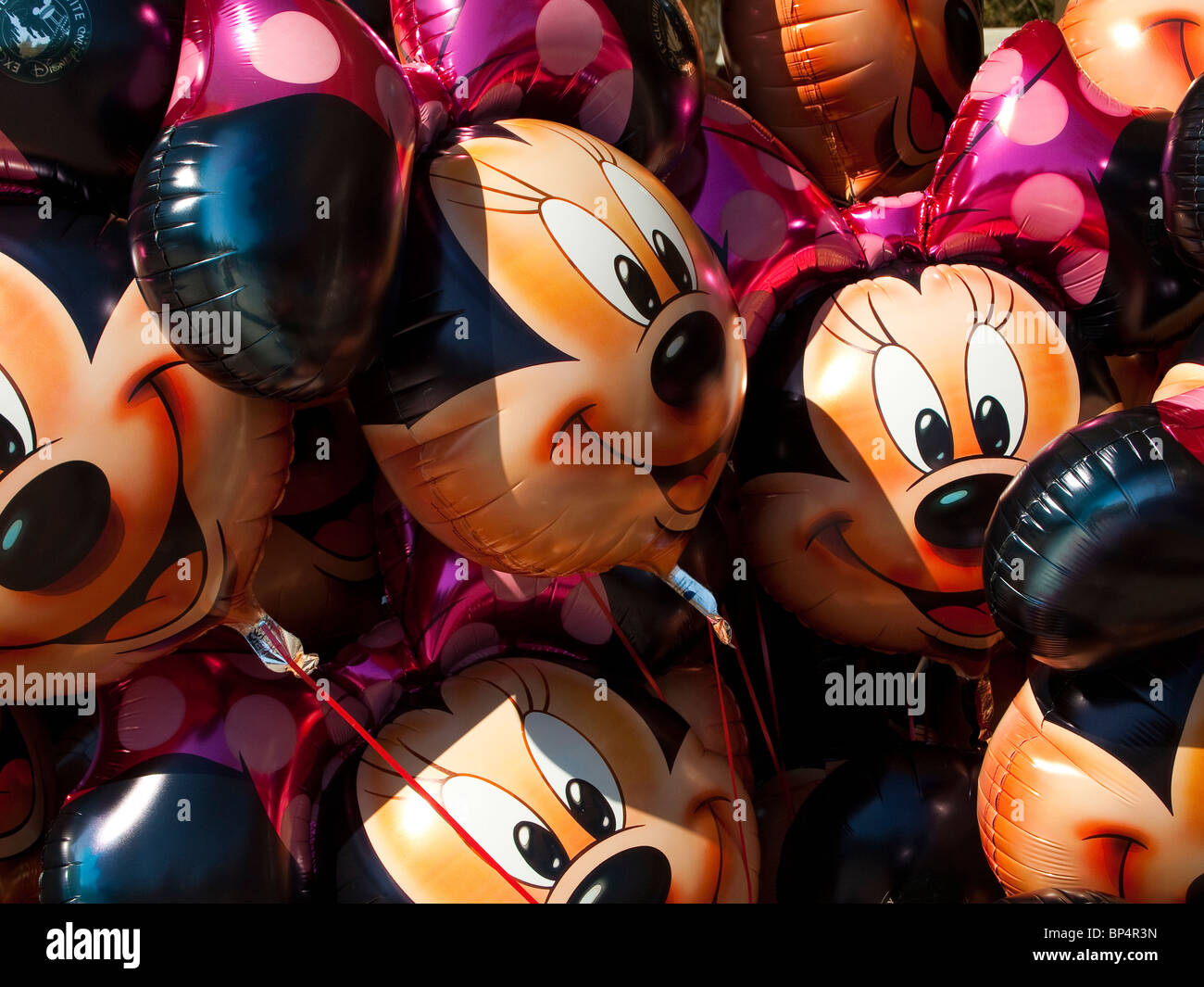 Minnie Mouse Luftballons im Disneyland Paris Stockfotografie - Alamy
