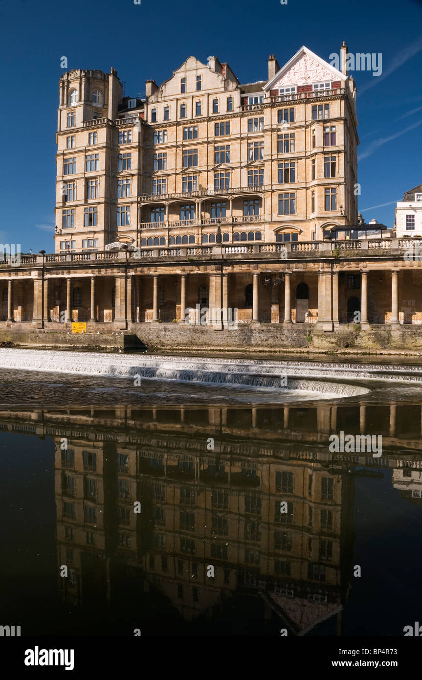 Empire Hotel mit Blick auf Pulteney Wehr Badewanne Somerset England Großbritannien Stockfoto