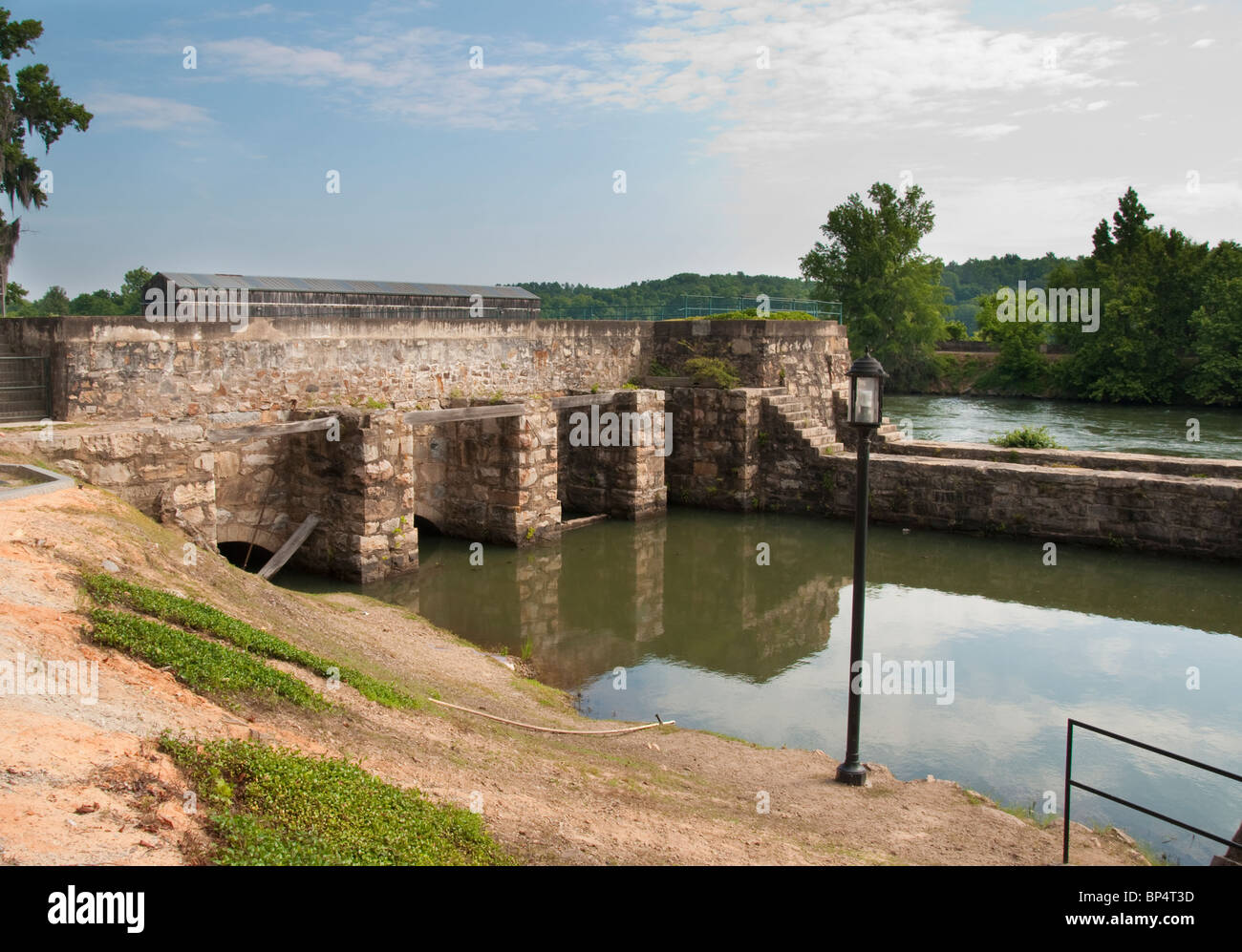 Kanal Headgates am Savannah River Augusta Georgia Stockfoto Kanal Headgates am Savannah River Augusta Georgia Stockfoto