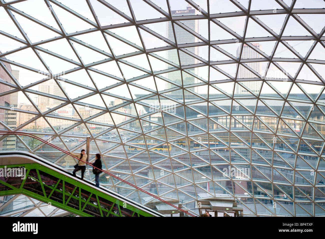 Zlote Tarasy Einkaufszentrum. Warschau-Polen Stockfoto