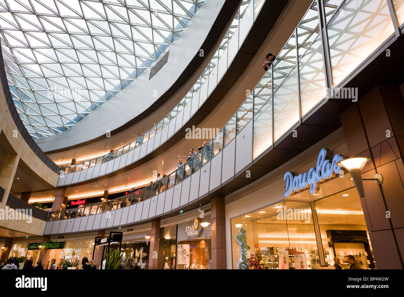 Zlote Tarasy Einkaufszentrum. Warschau-Polen Stockfoto