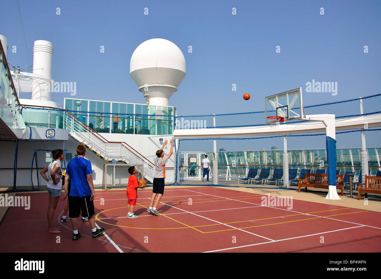 Sportplatz, Royal Caribbean Cruises "Jewel of the Seas" Cruise Ship, Ostsee, Europa Stockfoto