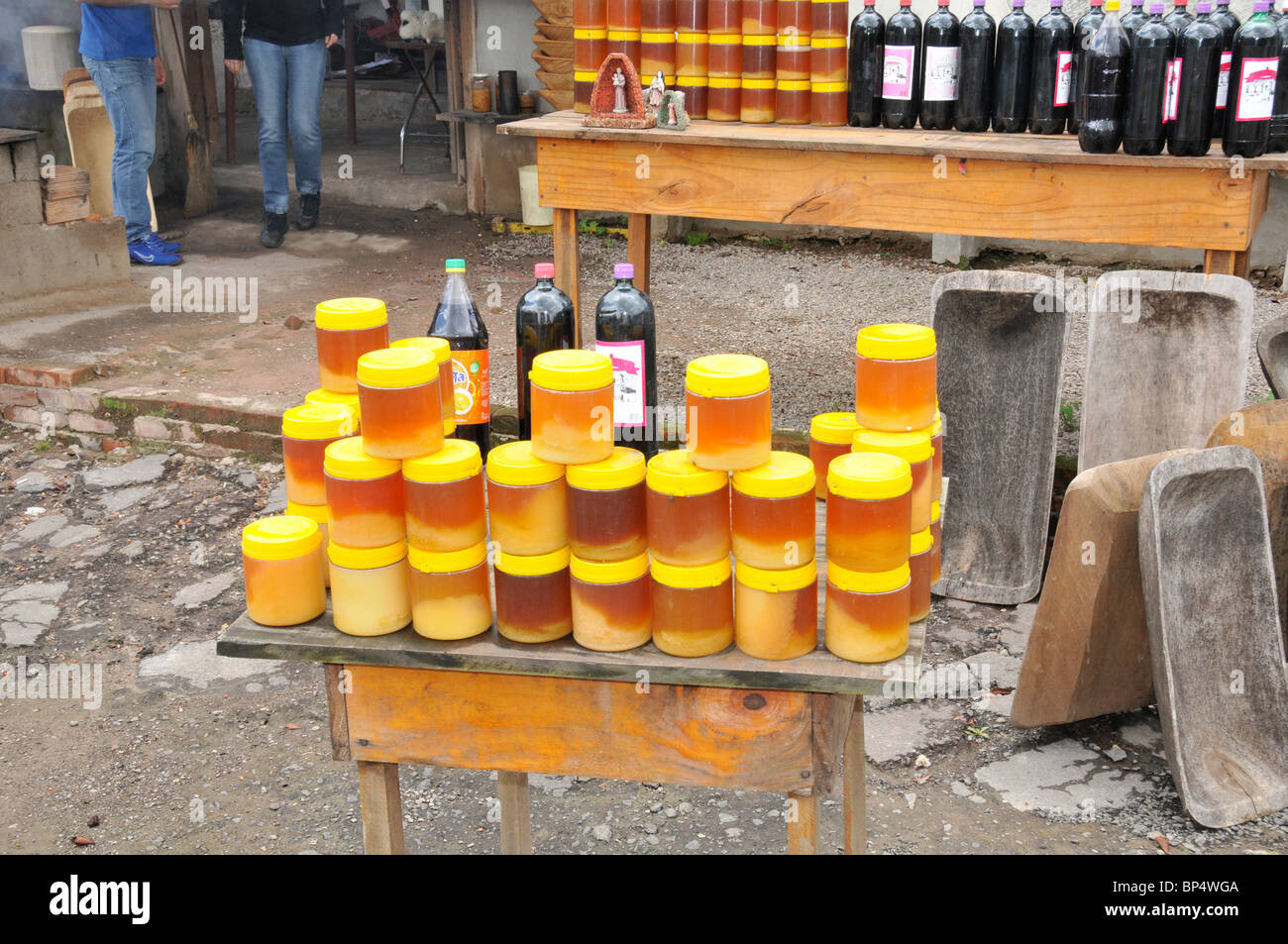 Hausgemachte Honig zum Verkauf in am Straßenrand Shop in Ihrer Nähe Soledade unterwegs BR-386, Rio Grande do Sul, Brasilien Stockfoto