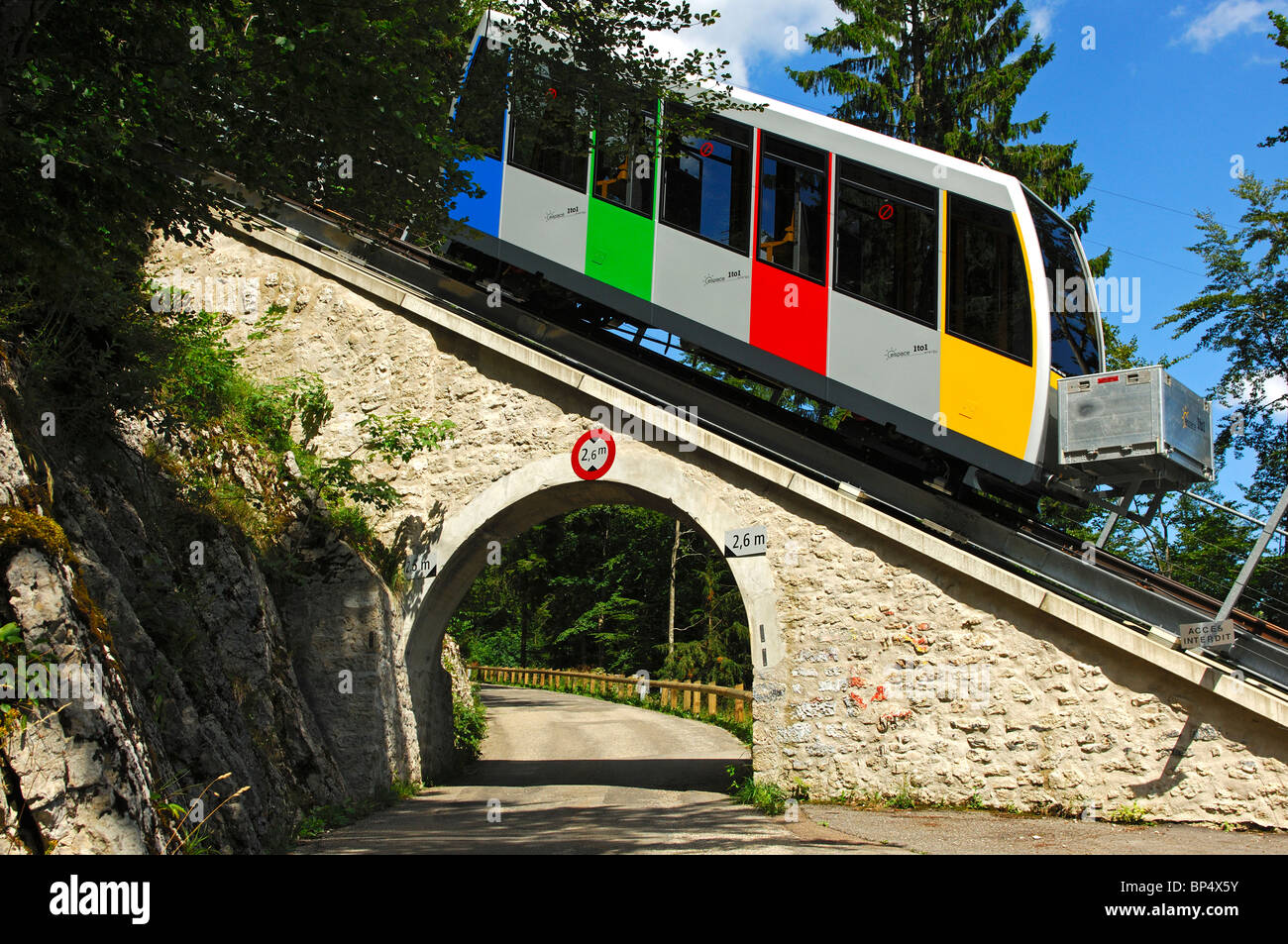 Standseilbahn zwischen Saint-Imier und Mont-Soleil, Saint-Imier, Schweiz Stockfoto