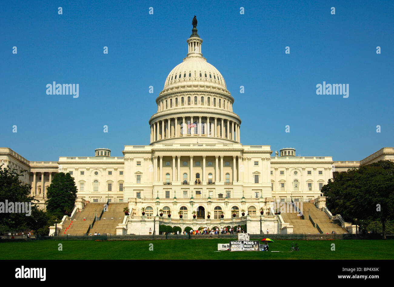 Protest gegen die männliche Genitalverstümmelung durch Beschneidung vor dem United States Capitol, Washington, D.C., USA Stockfoto