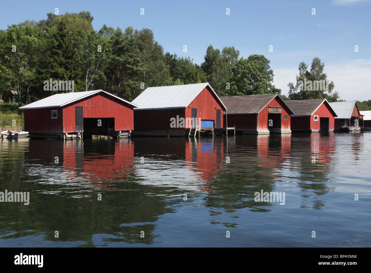 Eine Reihe von Hausboote in Västeränga, Lemland auf dem Aland Inselarchipel Finnland Stockfoto