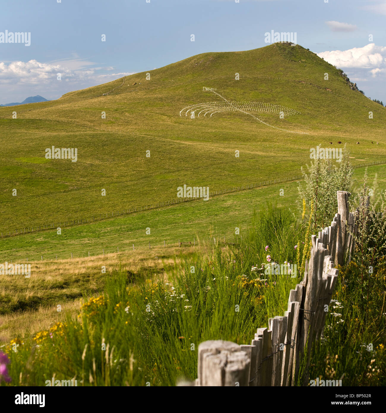 Eine Land Art Arbeit (Geoglyph) mit dem Titel 'Norden', von der französischen Künstlerin Claire Forgeot durchgeführt. Stockfoto