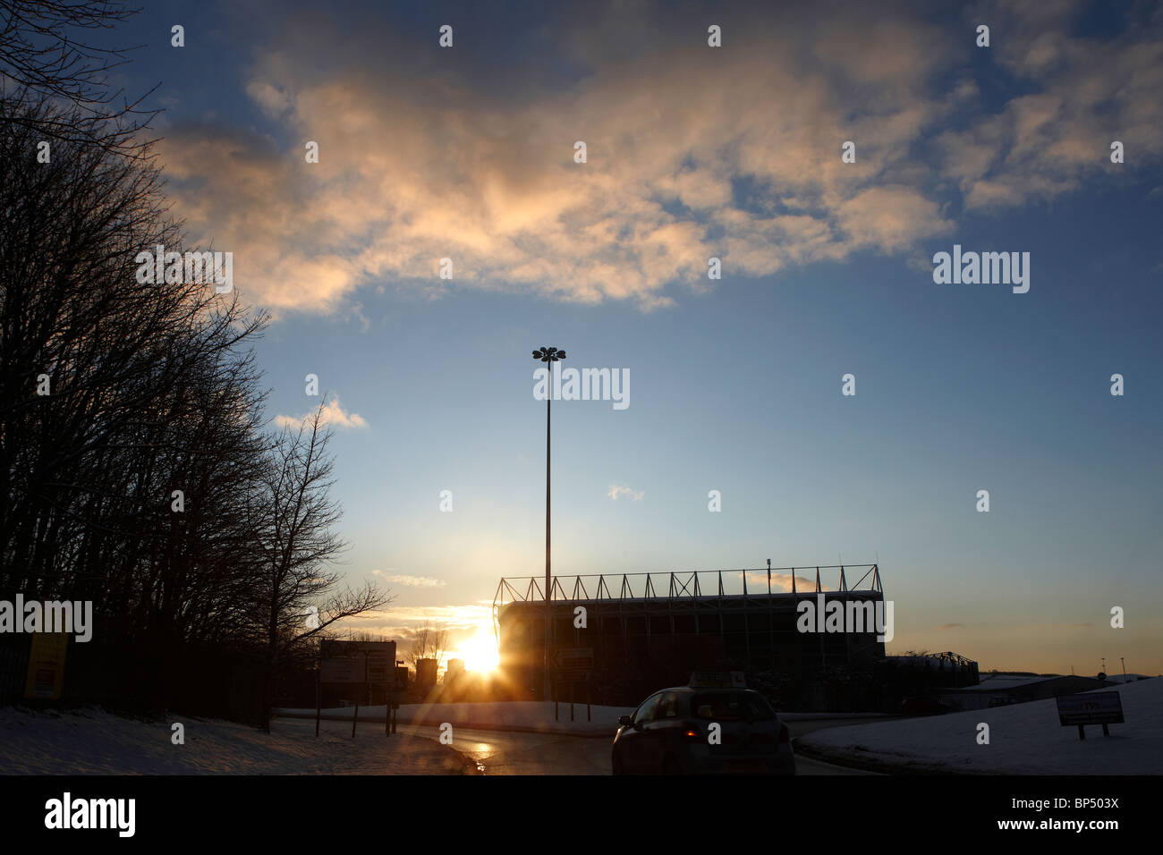 Elland Road in der Abenddämmerung Stockfoto