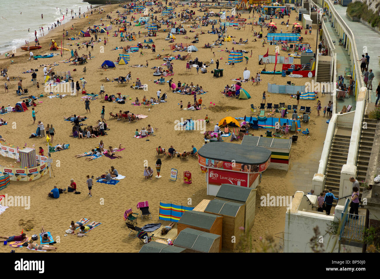 Viking Bay Broadstairs an einem Sommertag Stockfoto