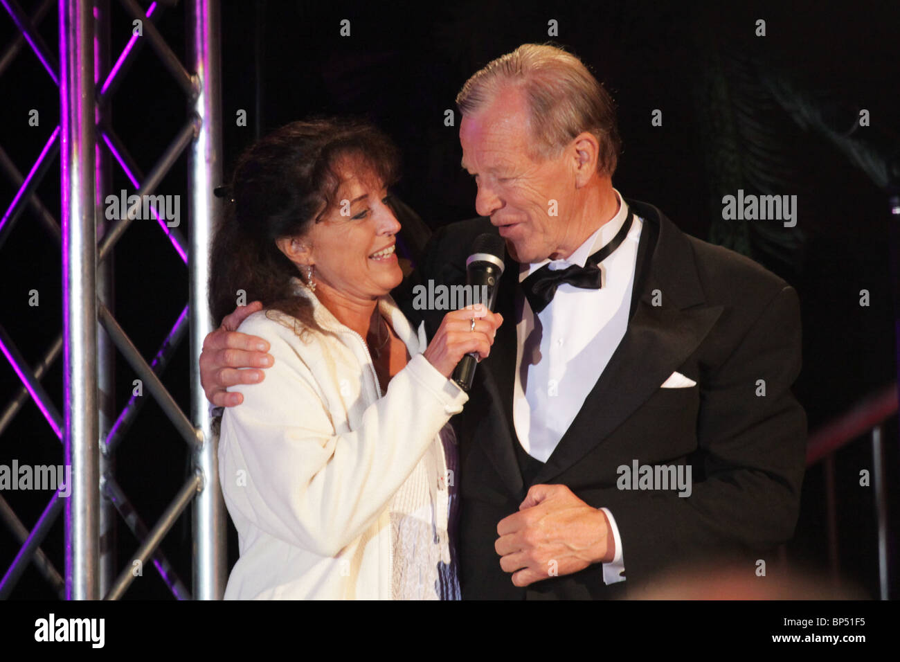 Millionär Anders Wiklöf Stimmen für die Ostsee-Konzert (Röster för Östersjön) Andersudde Aland-Finnland August 2010 Stockfoto