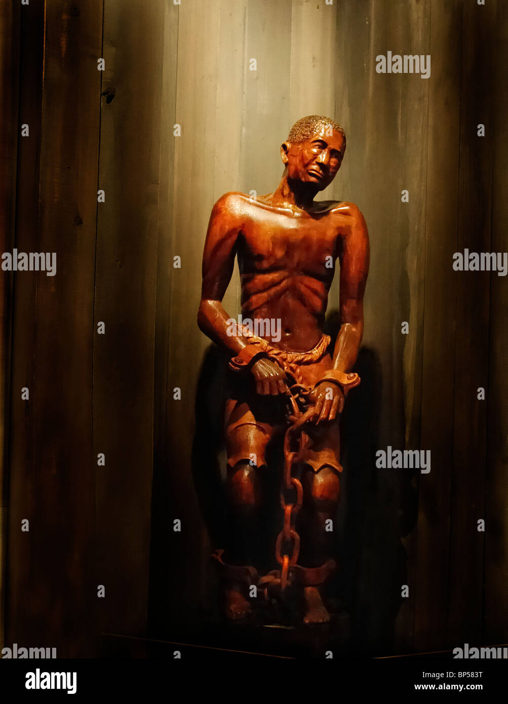 Holzskulptur Darstellung Mann Sklaven in Ketten im Museum Mobile Mobile Alabama Stockfoto