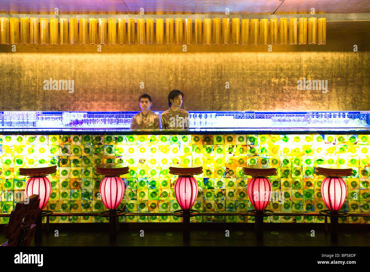 China, Shanghai. Bar im Bezirk Xin Tian Di Bar. Stockfoto