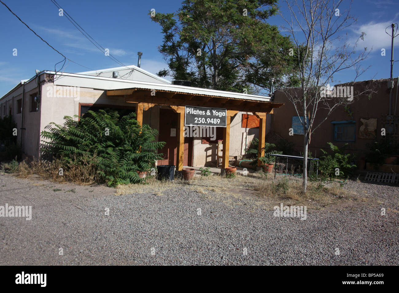 Pilates und Yoga Shop in Corrales, Sandoval County, New Mexico, 10. Juni 2010 Stockfoto