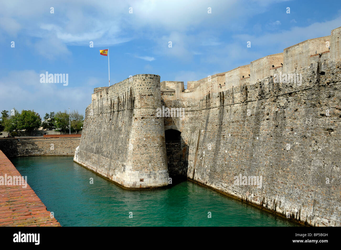 Mittelalterliche Stadtmauer oder Königsmauer von Ceuta, Murallas Reales (962-c 18) Festung & Burggraben, Ceuta, Spanien Stockfoto