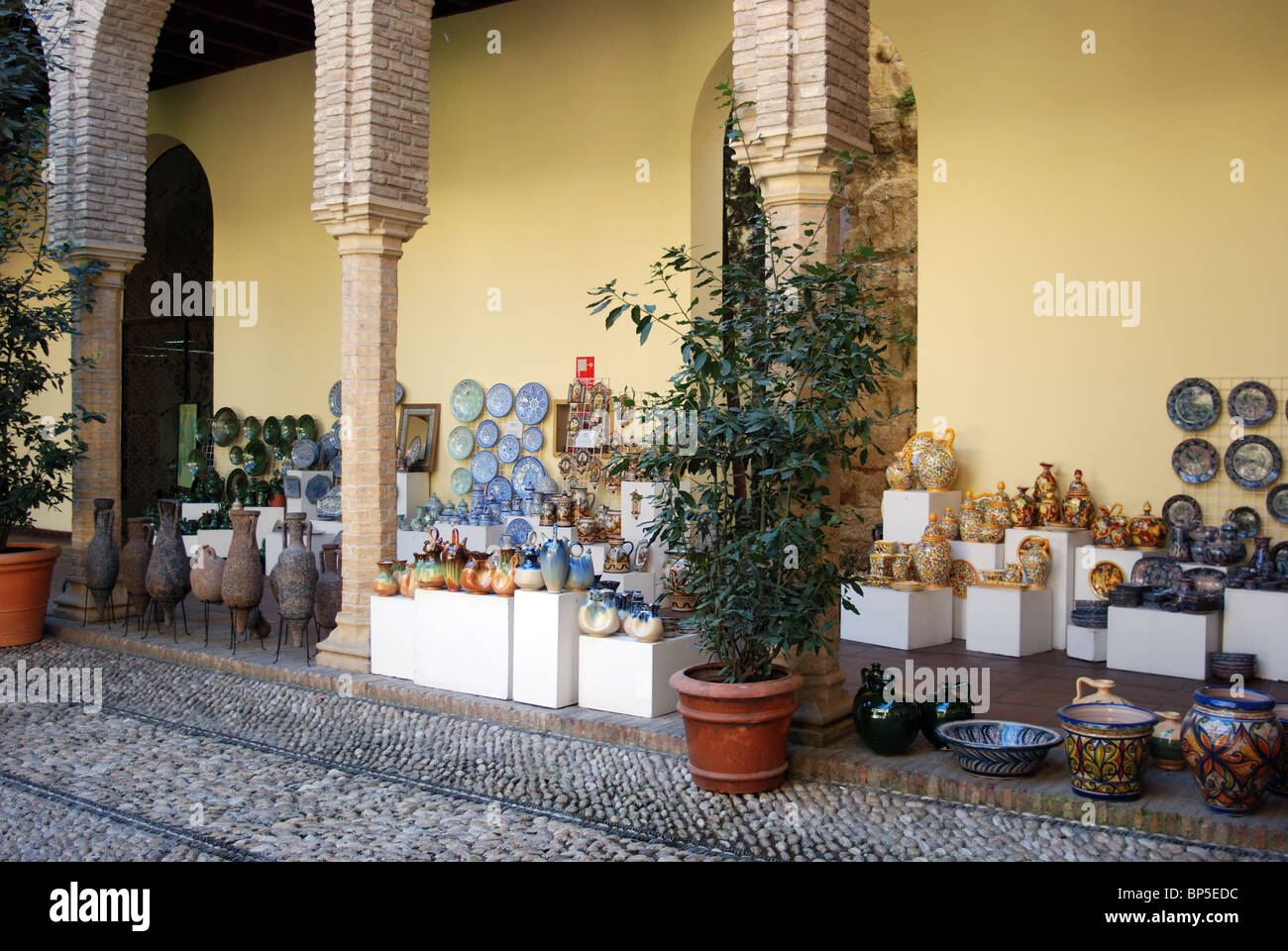 Ausstellung von Keramik, Cordoba, Provinz Córdoba, Andalusien, Südspanien, Westeuropa. Stockfoto