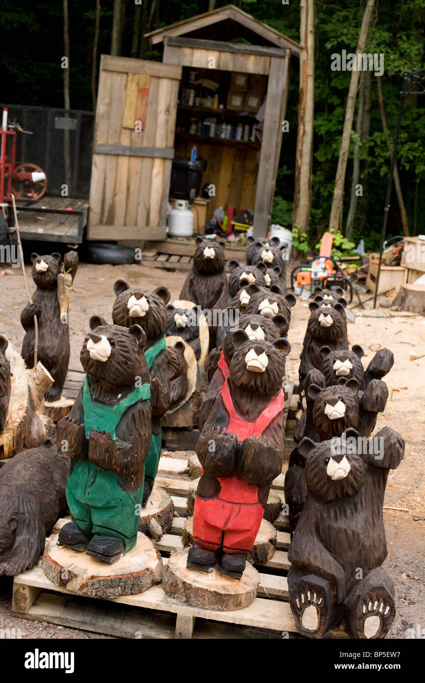 Geschnitzten Bären zum Verkauf von Oneida Lake, New York Zentralstaat Stockfoto