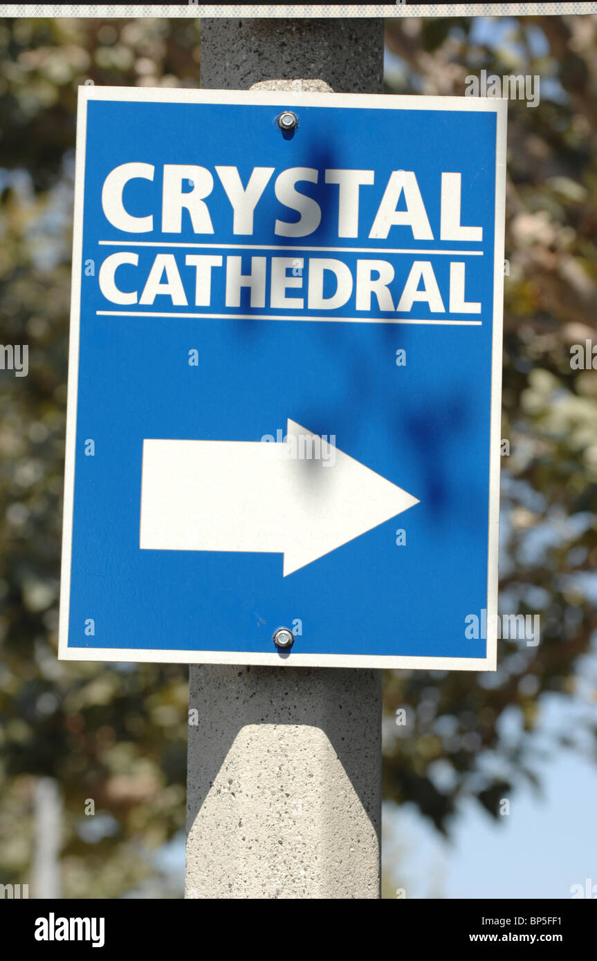 Melden Sie Regie Besucher der Crystal Cathedral Stockfoto
