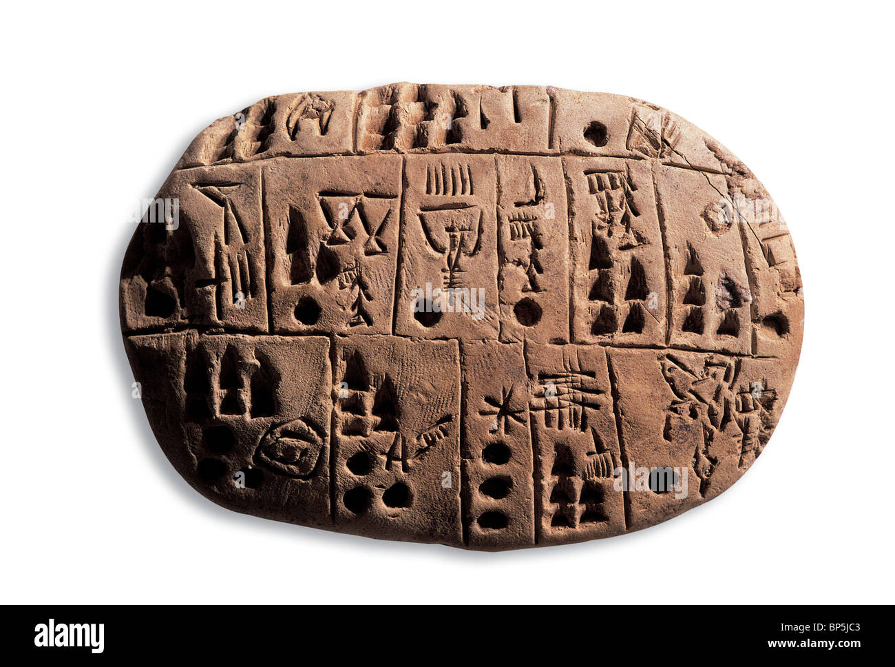 Tontafel mit einem archaischen Pictographic Skript eingeschrieben. Mit Ursprung in Mesopotamien, im späten vierten Jahrtausend v. Chr. ist das t Stockfoto