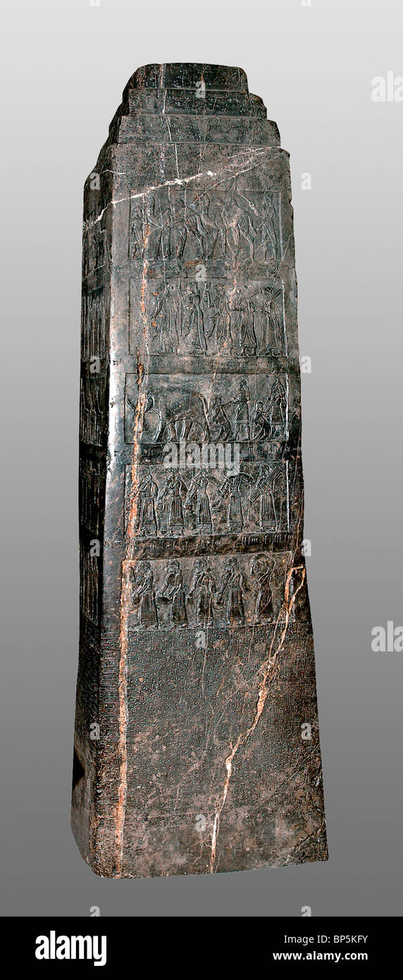 SCHWARZER OBELISK. KALKSTEIN-OBELISK ERINNERT AN DIE TRIUMPHE DES KÖNIG SALMANASSAR III. BESCHREIBUNG & DARSTELLUNG BESIEGT HERRSCHER WIE Stockfoto