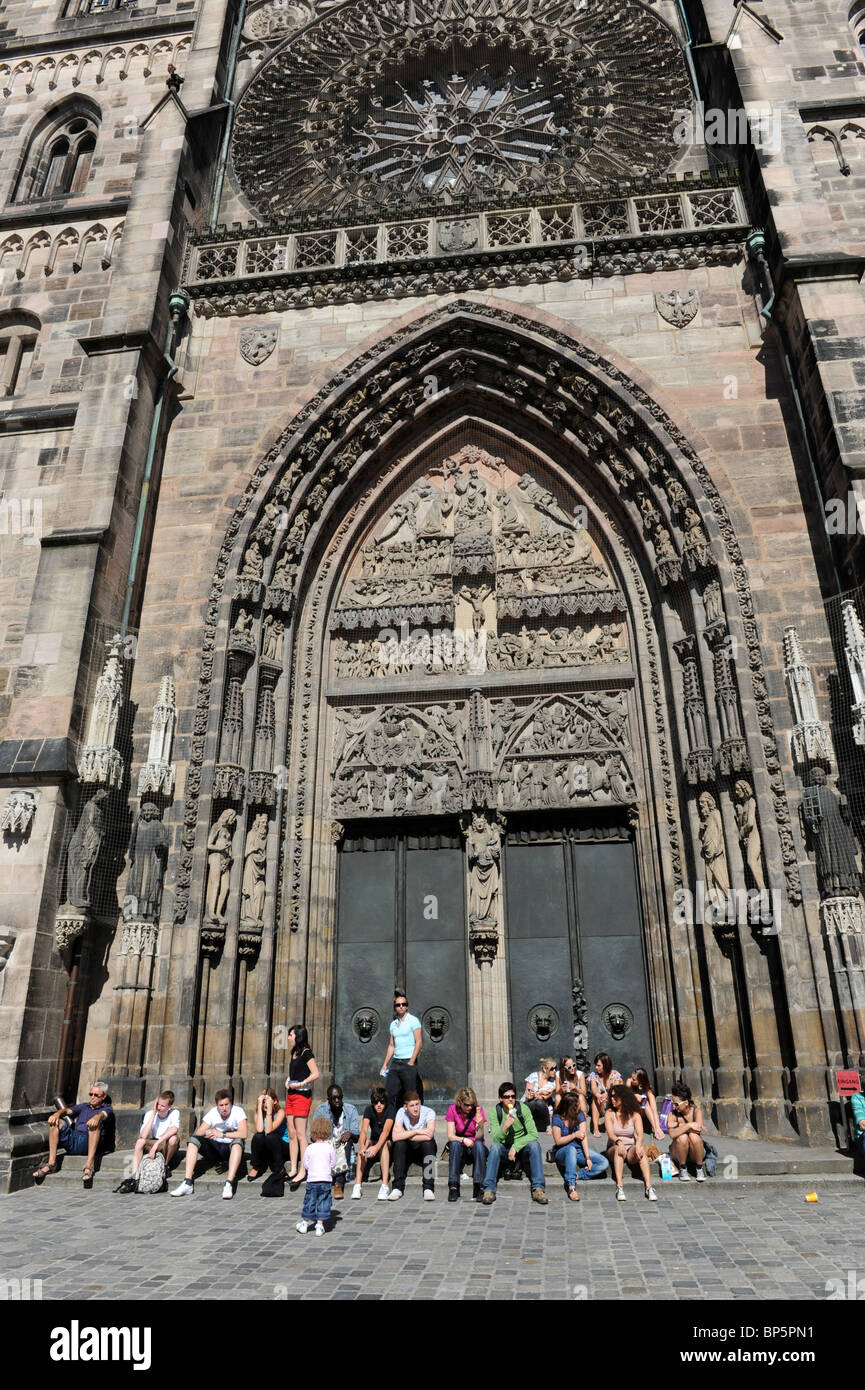 Die Westfassade von St. Lawrence Kirche Nürnberg Deutschland Nürnberg Deutschland Europa Stockfoto