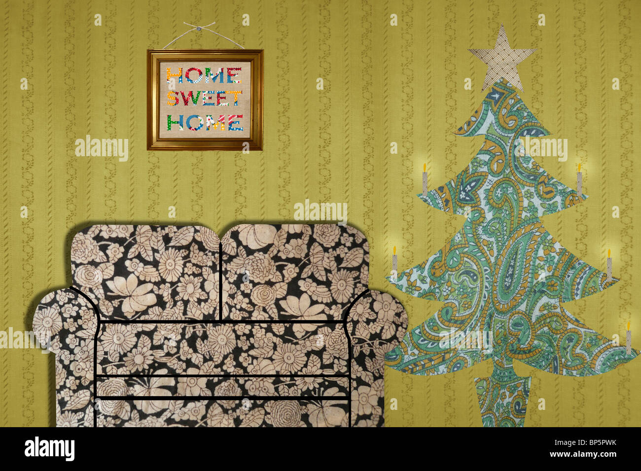 Wohnzimmer mit Sofa und Weihnachtsbaum Stockfoto