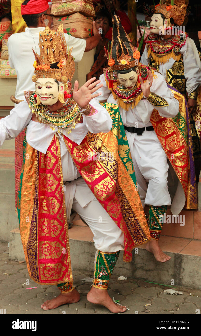 Indonesien, Bali, Mas, Tempelfest, maskierte Tänzer, Odalan, Kuningan Urlaub, Stockfoto
