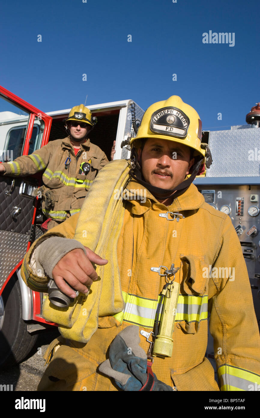 Feuerwehr und LKW Stockfoto