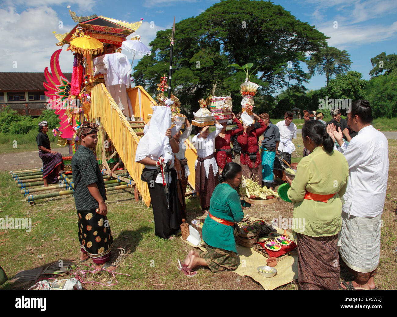 Indonesien, Bali, Zeremonie Einäscherung, Feuerbestattung Turm, Menschen, Stockfoto