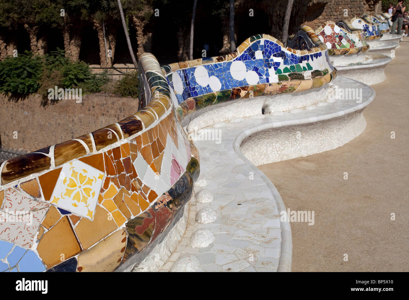 Parc Güell Barcelona wellig Bänke Stockfoto