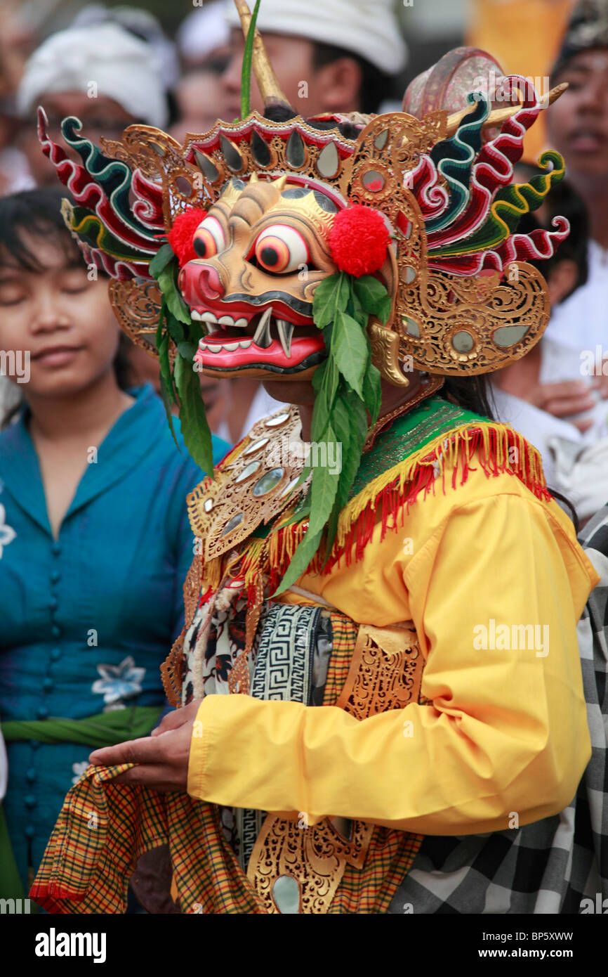 Indonesien, Bali, Mas, Tempelfest, maskierte Tänzer, Odalan, Kuningan Urlaub, Stockfoto