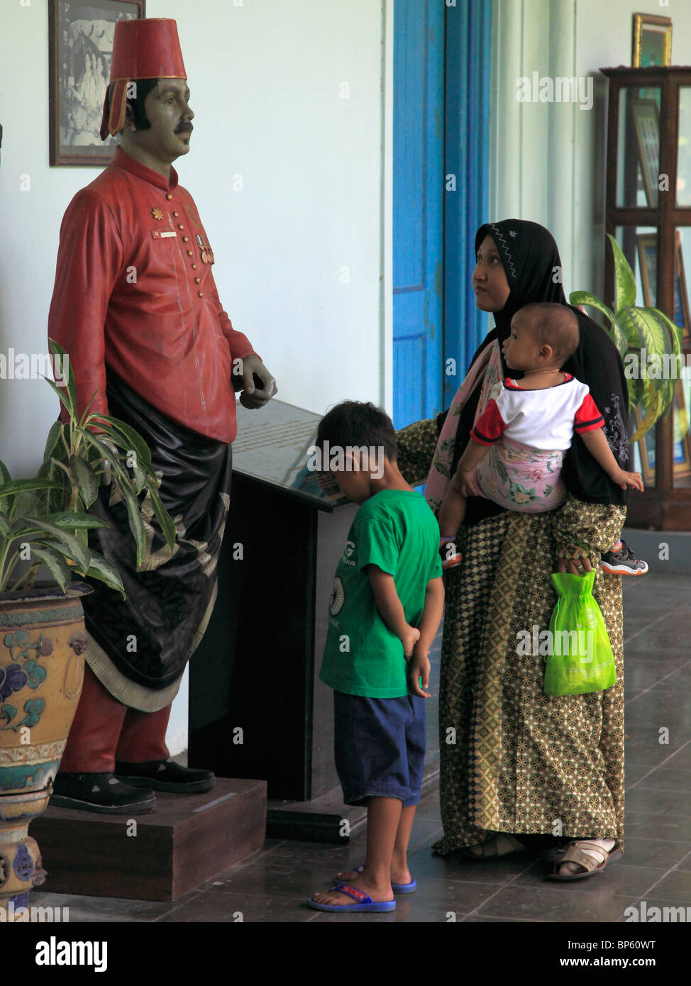 Indonesien, Java, Solo, Kraton Surakarta Palast, Menschen, Besucher, Stockfoto