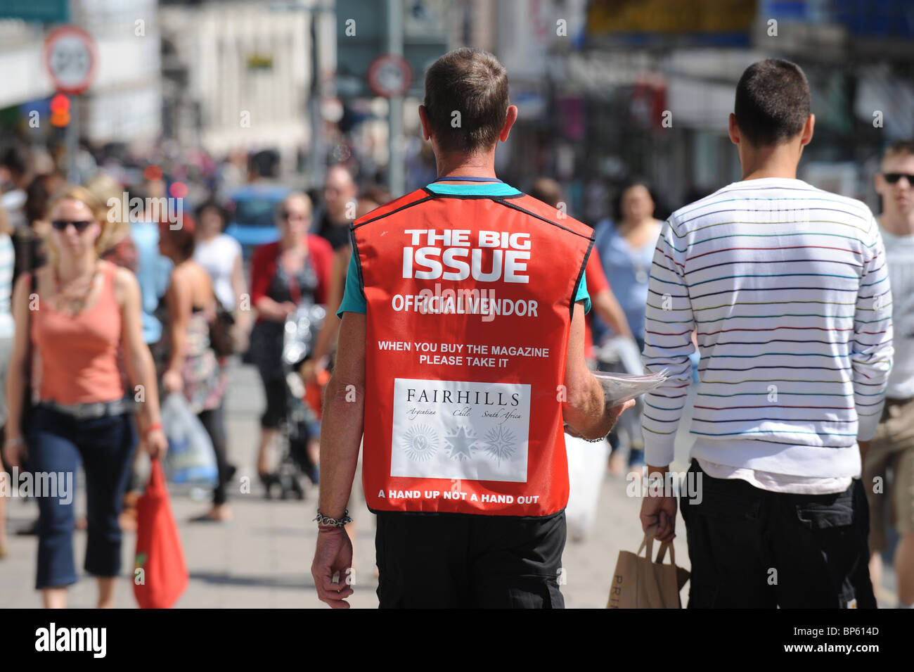 Großes Problem offizieller Verkäufer Verkäufer Brighton Stadtzentrum UK Stockfoto