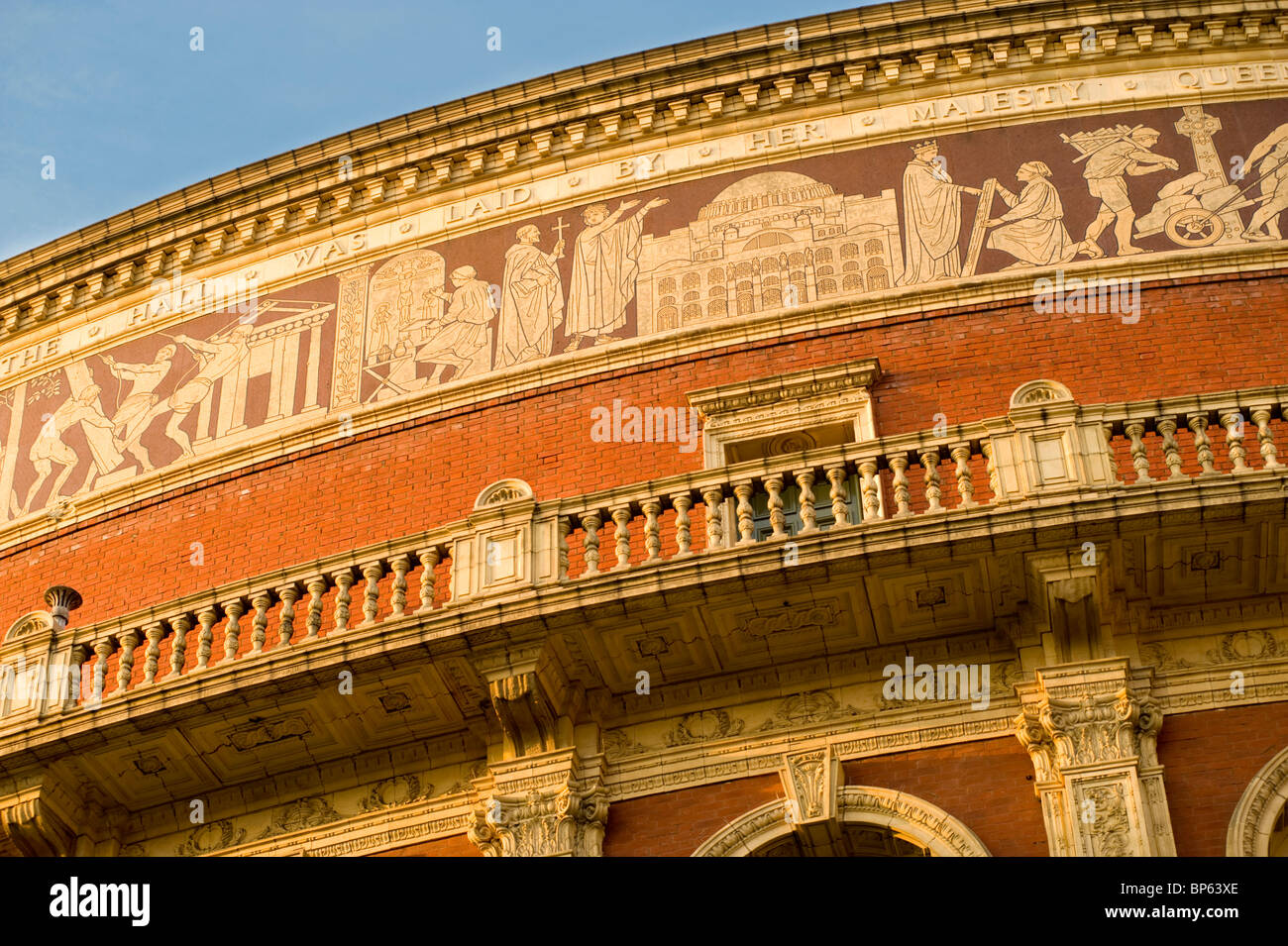Detail der Außenfassade der Royal Albert Hall in Kensington, London, England, UK. Stockfoto