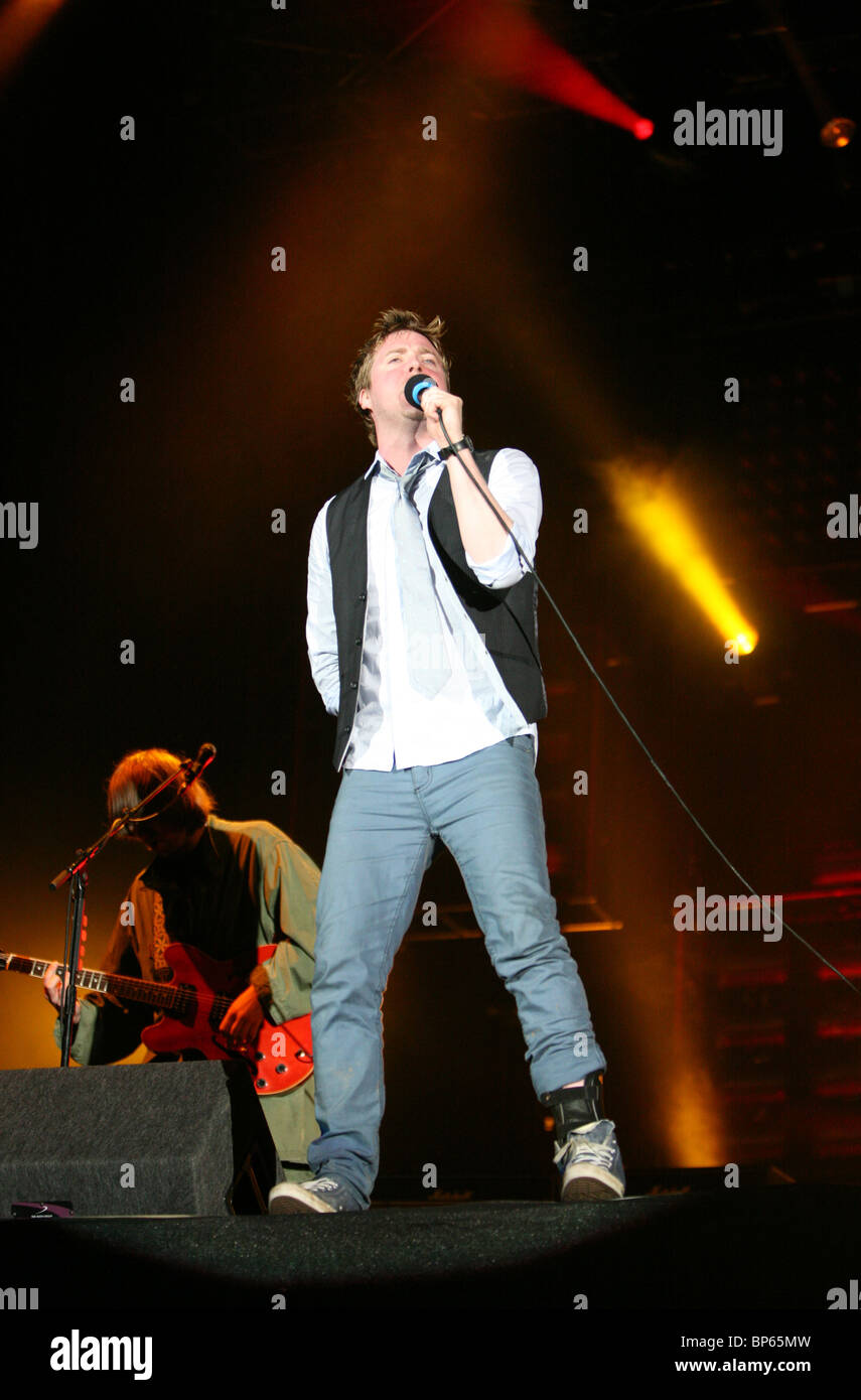 Ricky Wilson von den Kaiser Chiefs auf der Bühne beim V Festival in Chelmsford Stockfoto