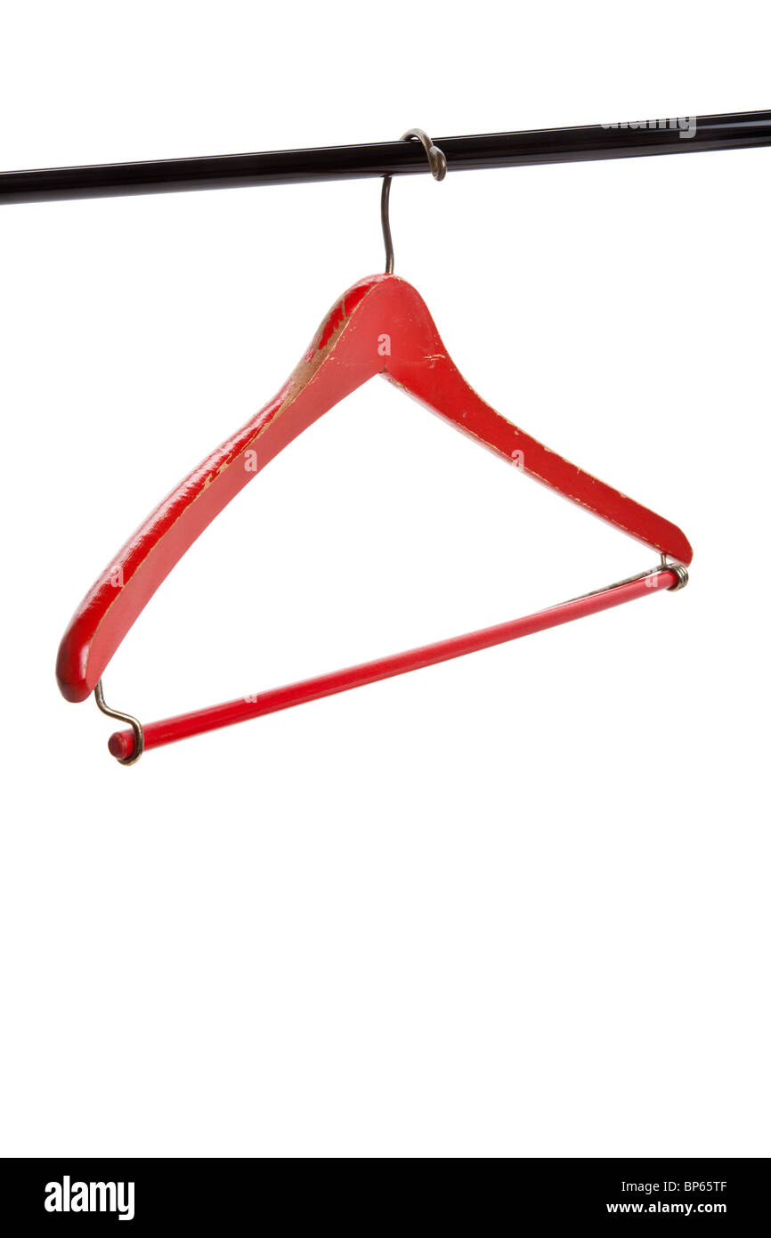 Rot Holz Kleiderbügel mit weißem Hintergrund Stockfoto