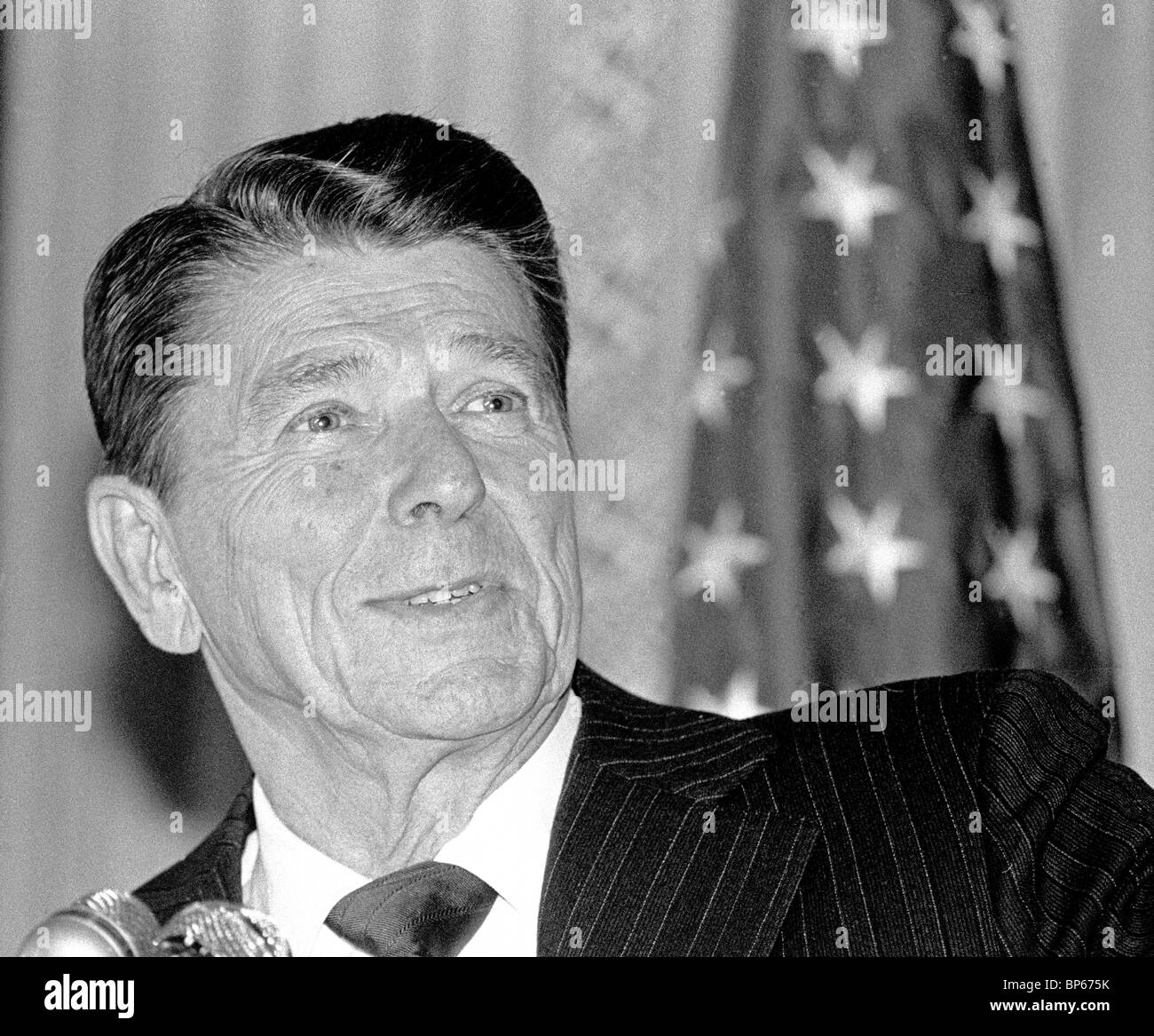 Präsident Ronald Reagan bei Pressekonferenz in San Francisco, Kalifornien, 9. Mai 1980. Stockfoto