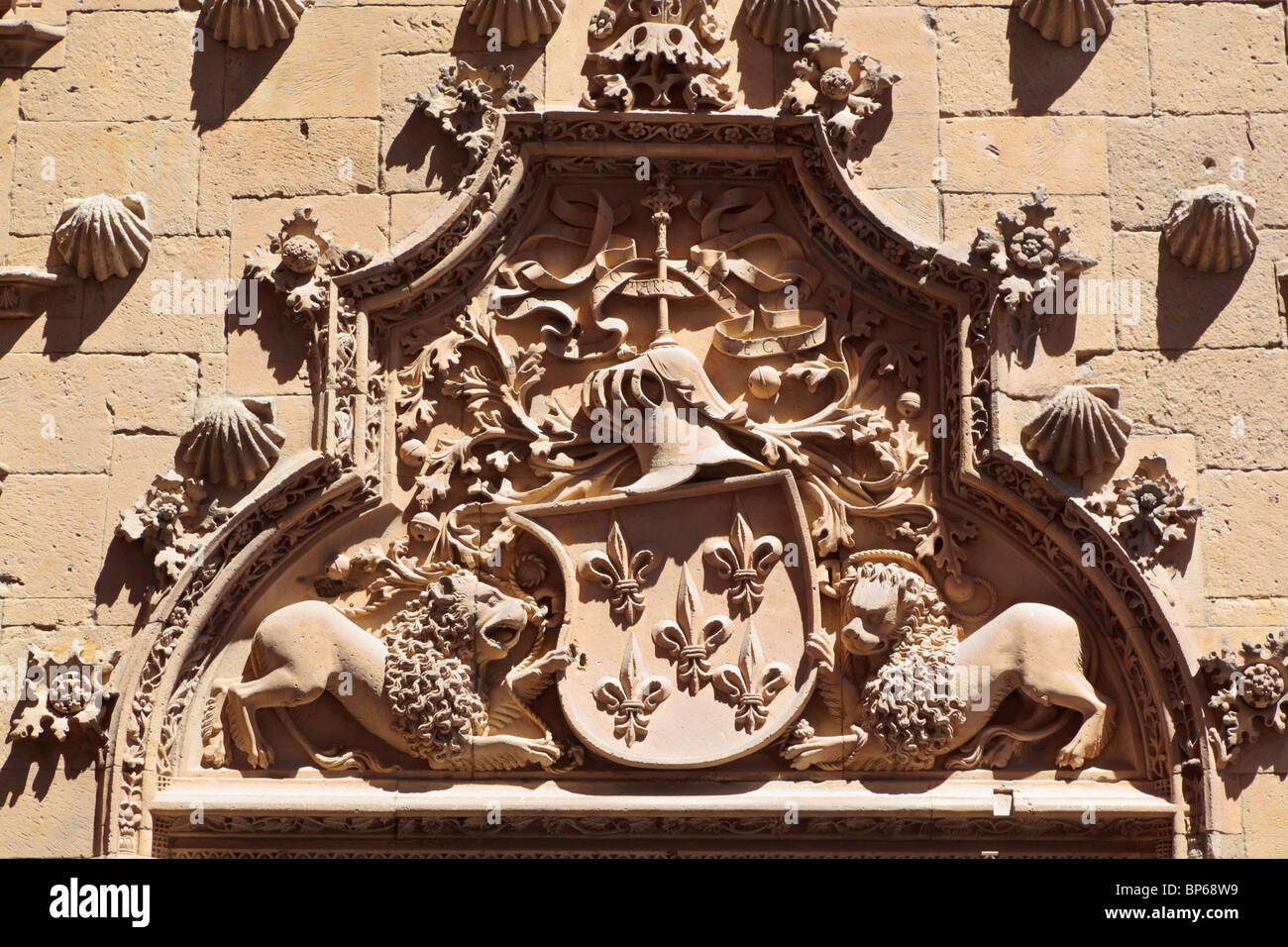Salamanca, Provinz Salamanca, Spanien. Detail der Casa de Las Conchas oder Haus der Muscheln. Stockfoto
