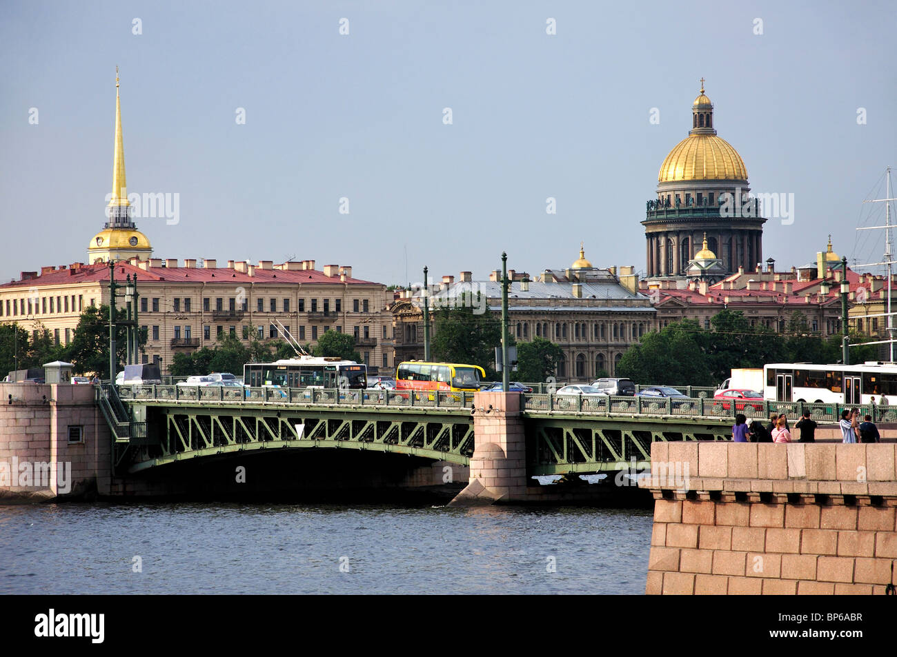 Schlossbrücke und Kuppel der St. Isaaks Kathedrale, Sankt Petersburg, nordwestliche Region, Russland Stockfoto