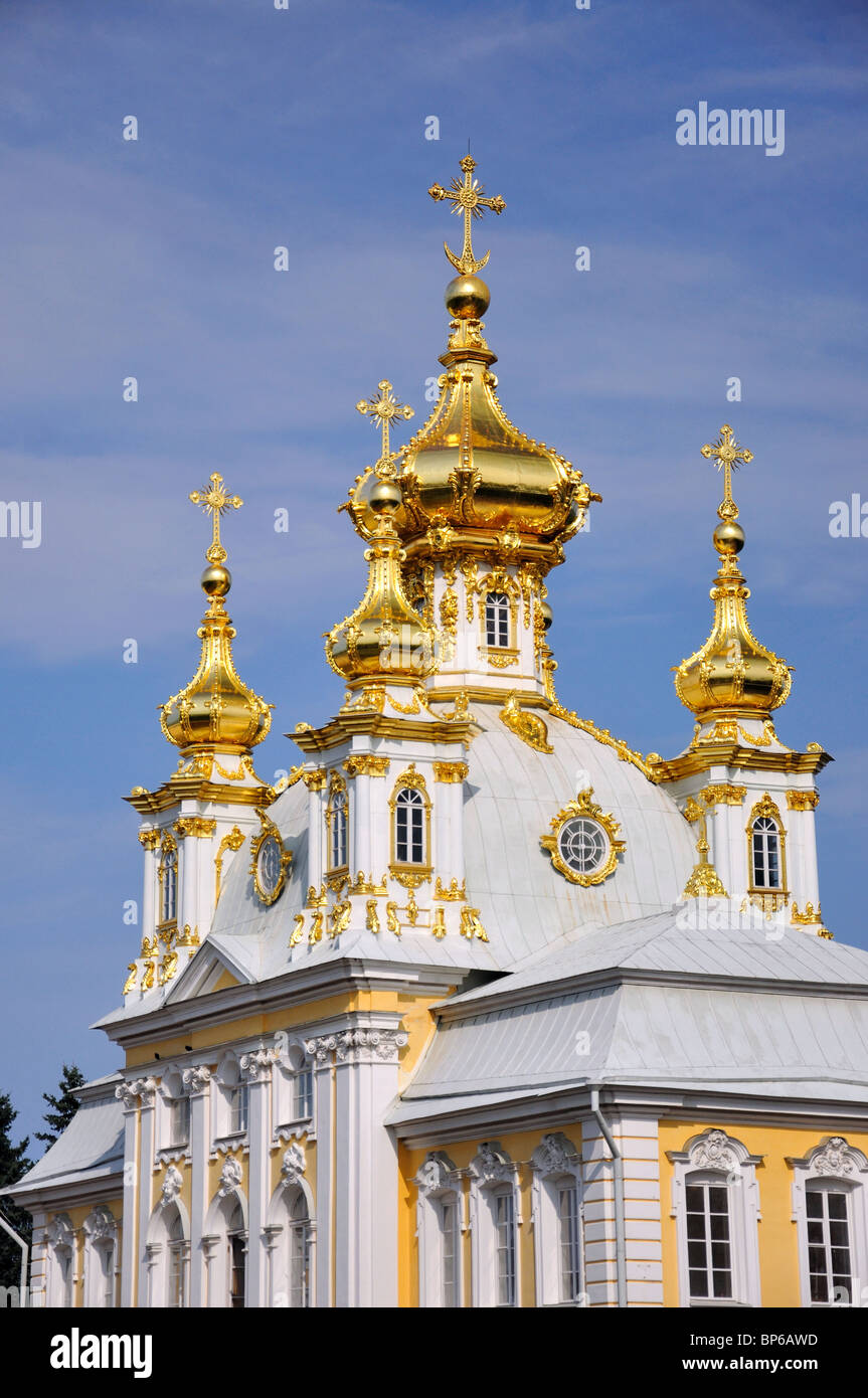 Goldenen Zwiebeltürme der West-Kapelle, großer Peterhof Palast, Peterhof, Sankt Petersburg, nordwestlichen Region, Russland Stockfoto