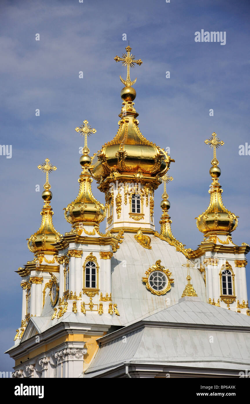 Goldenen Zwiebeltürme der West-Kapelle, großer Peterhof Palast, Peterhof, Sankt Petersburg, nordwestlichen Region, Russland Stockfoto