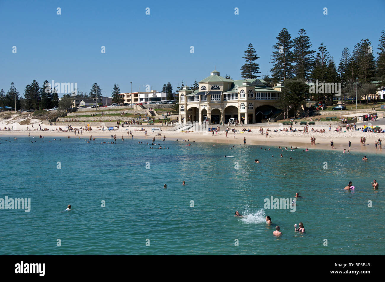 Menschen, die genießen einen Sommertag am Cottesloe Beach Perth Western Australia Stockfoto