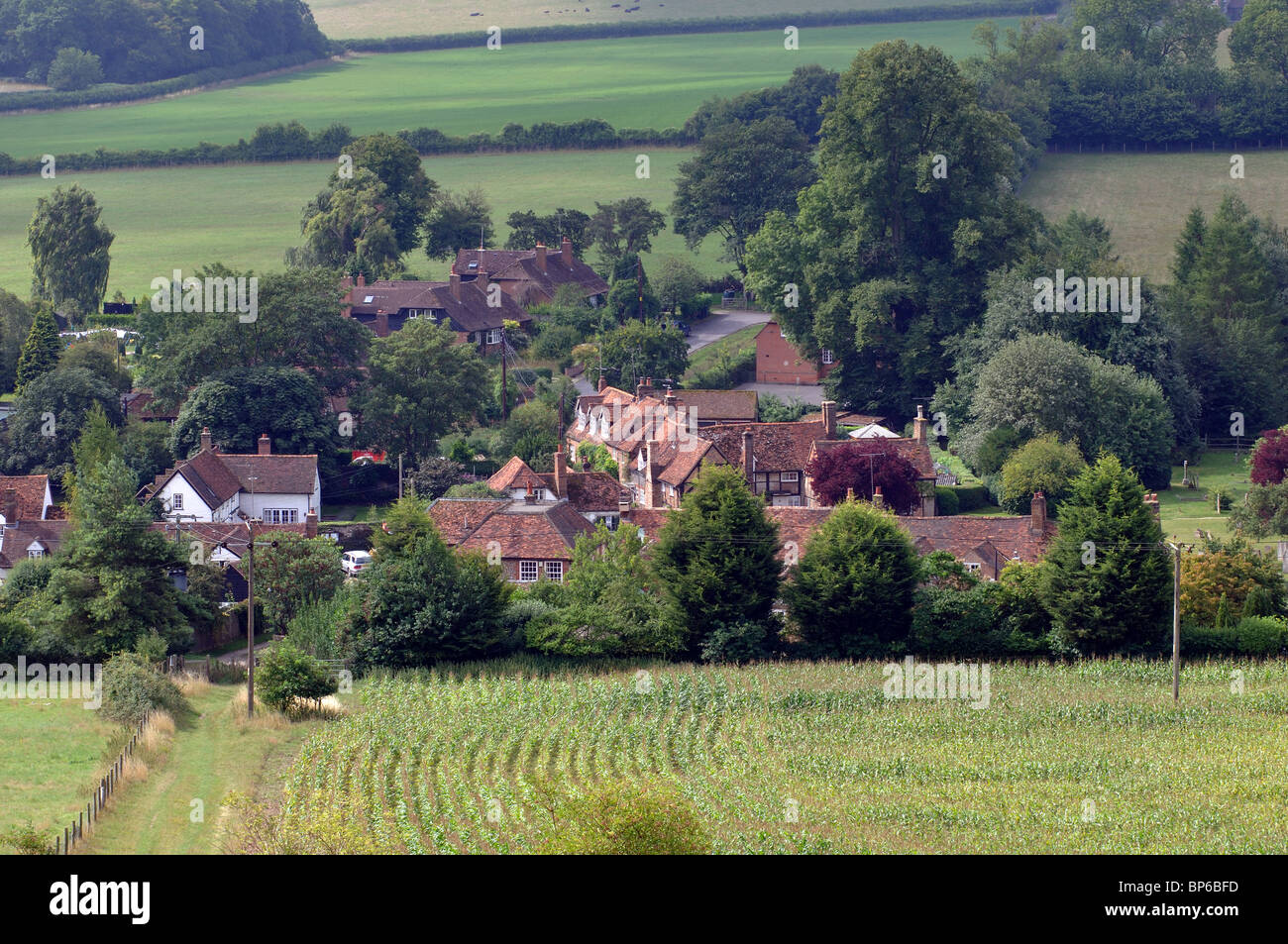 Blick über Turville Dorf im Sommer, Buckinghamshire, England, UK Stockfoto