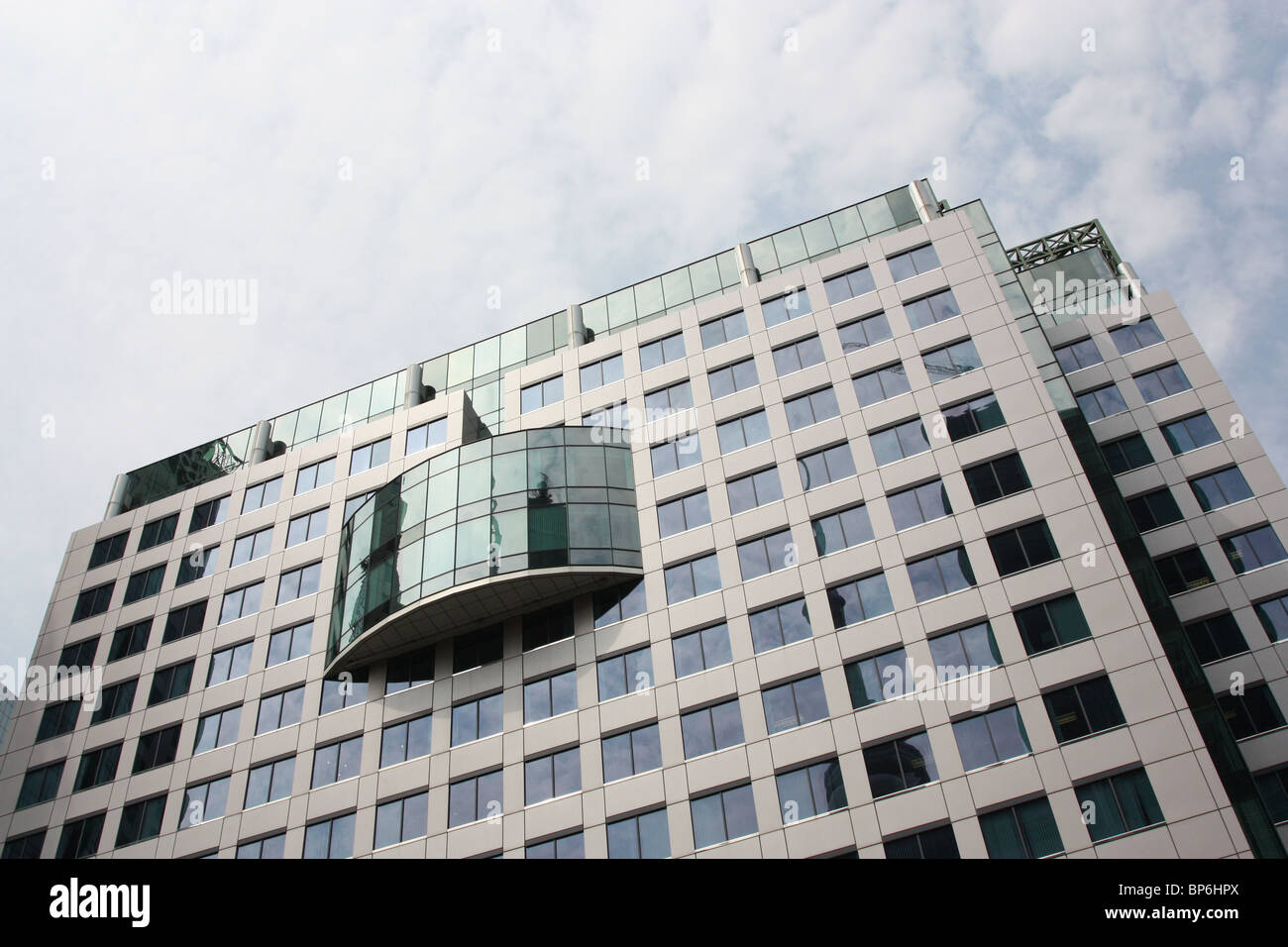 modernes Bürogebäude Glas Himmel Stockfoto