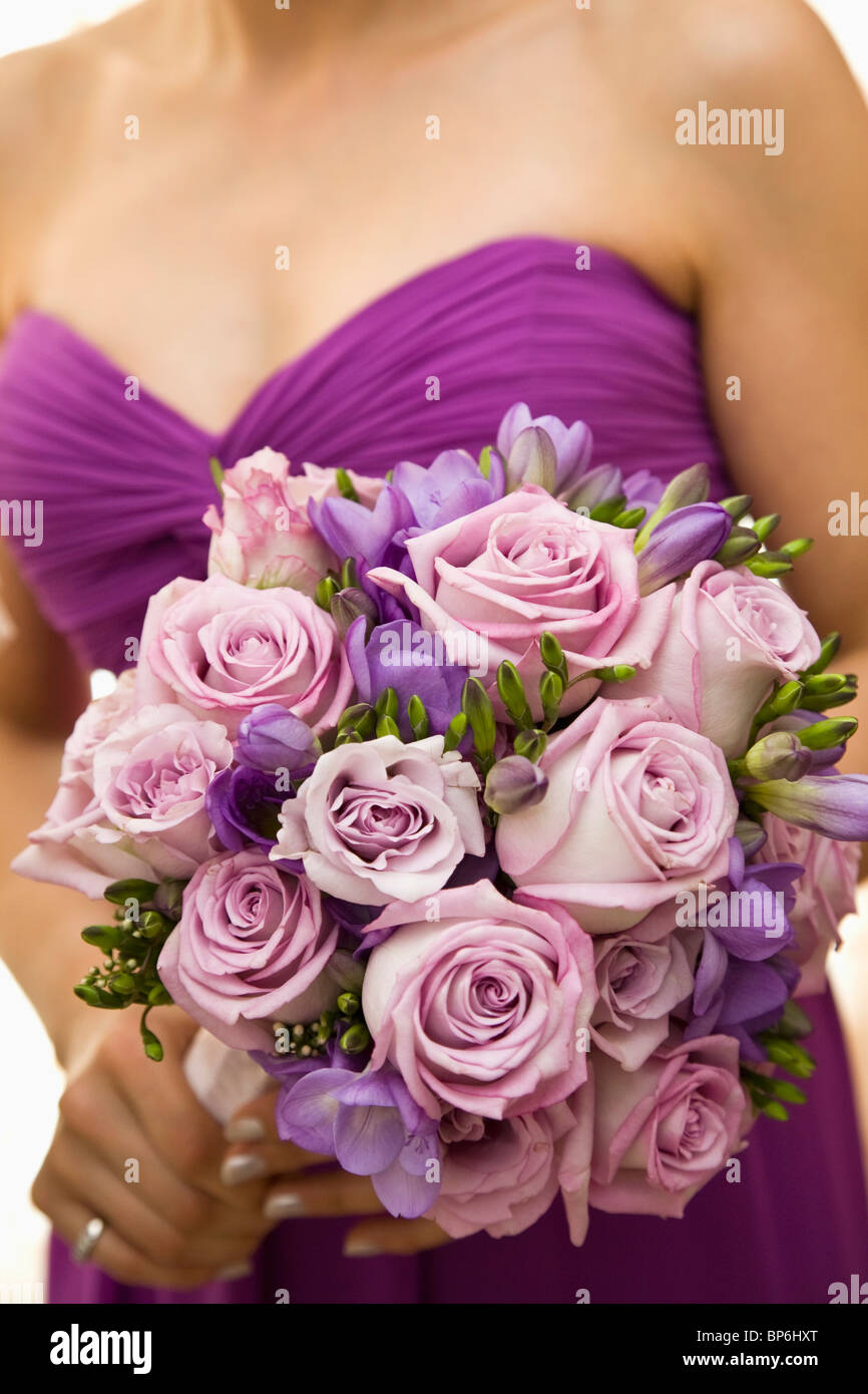 Detail der eine hält einen Blumenstrauß Brautjungfer Stockfoto