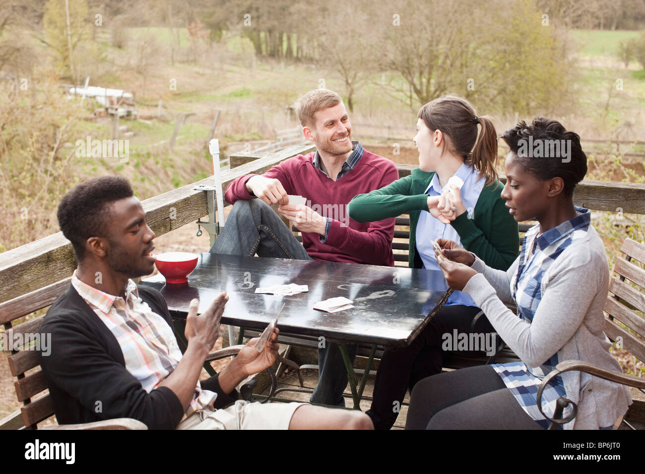 Zwei Paare Spielkarten im freien Stockfoto