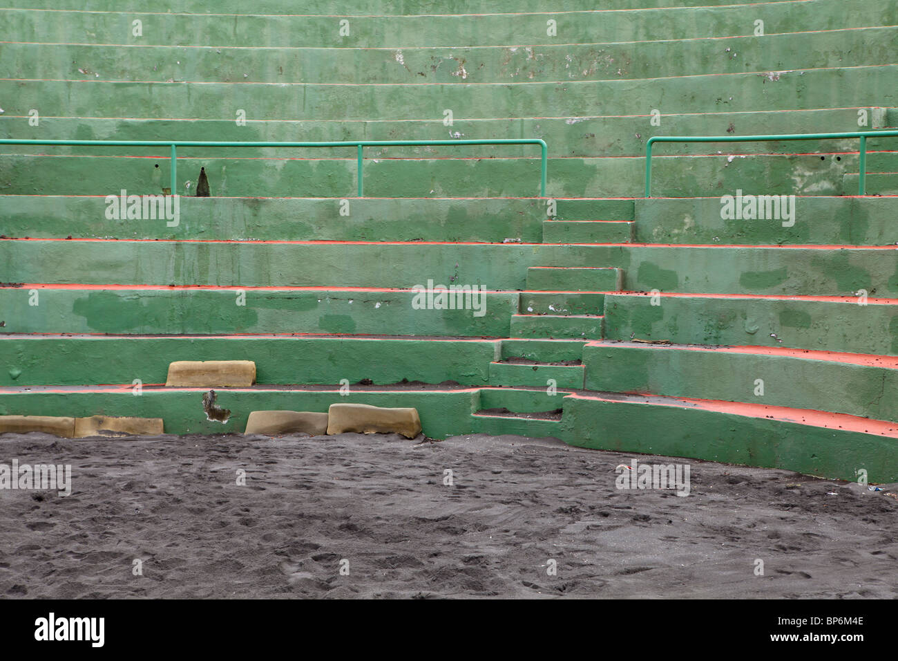 Detail der Sitze bei einer Sportarena Stockfoto