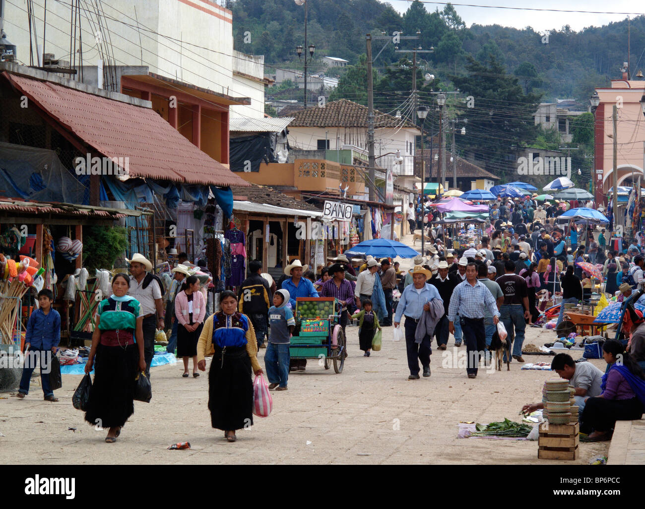 Der tägliche Markt in San Juan Chamula in der Nähe von San Cristobal de Las Casas in Chiapas in Mexiko Stockfoto