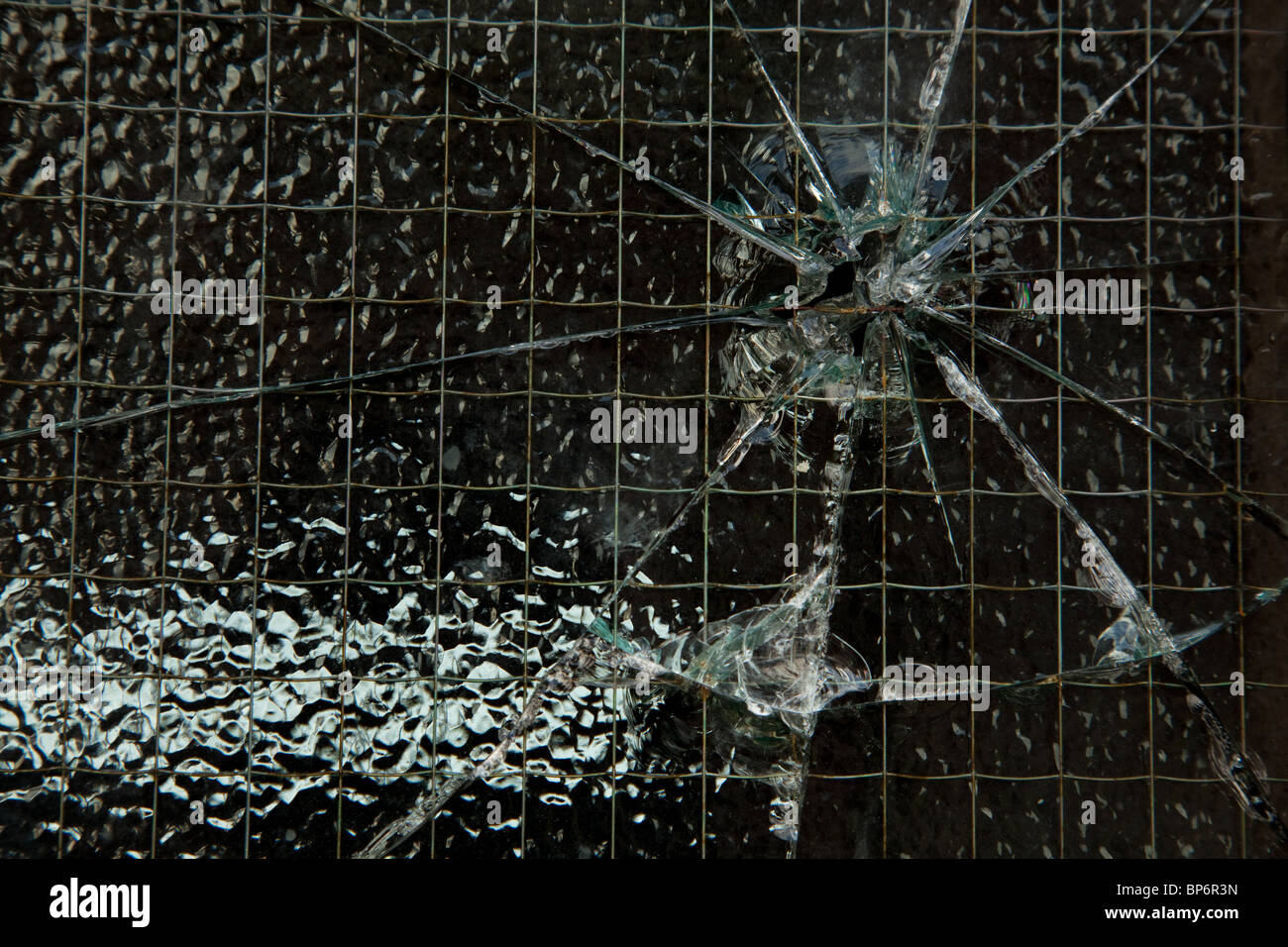 Zerbrochenes Glasfenster Stockfoto