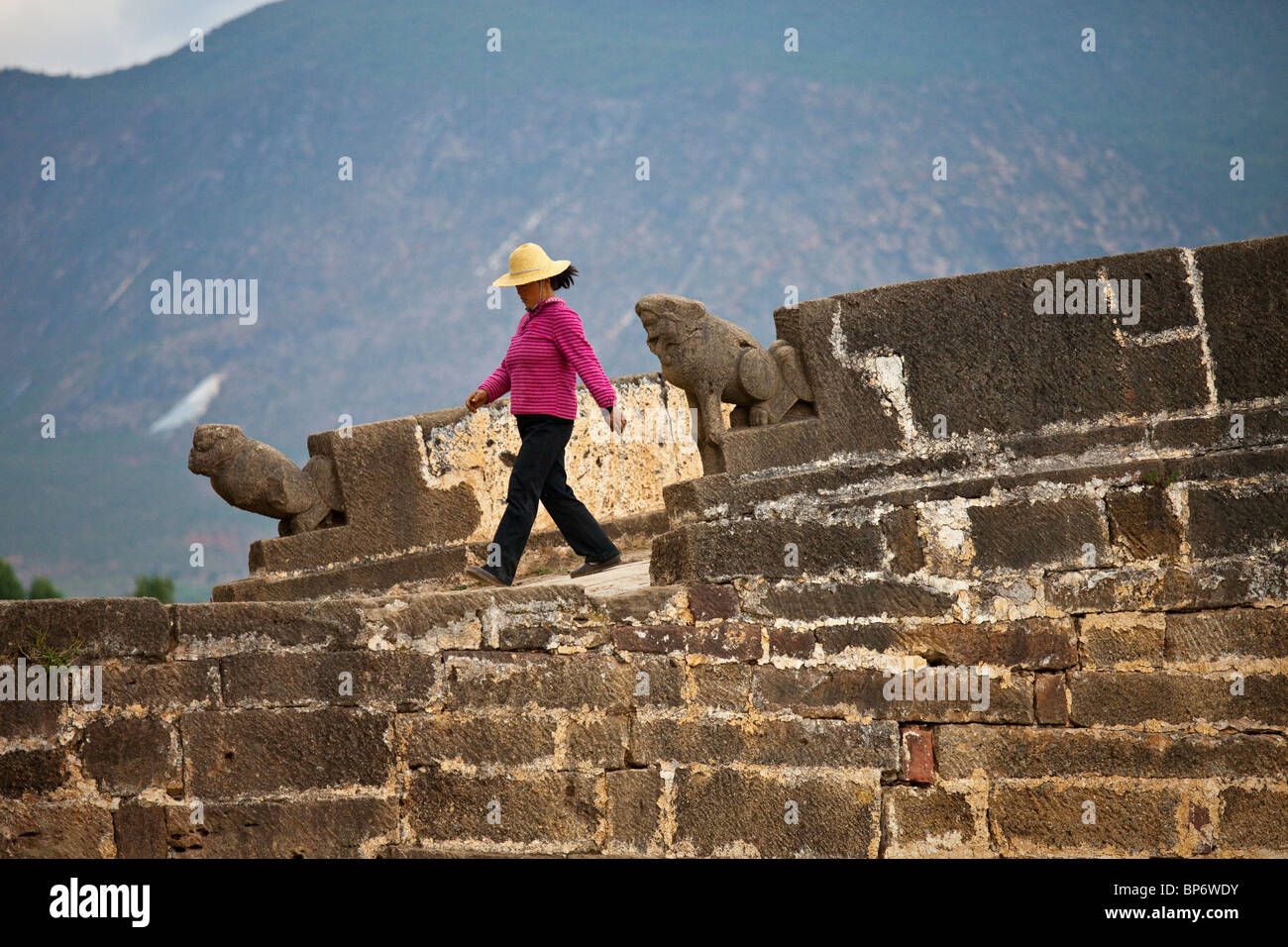 Alte Brücke in Shaxi Dorf, Yunnan Province, China Stockfoto